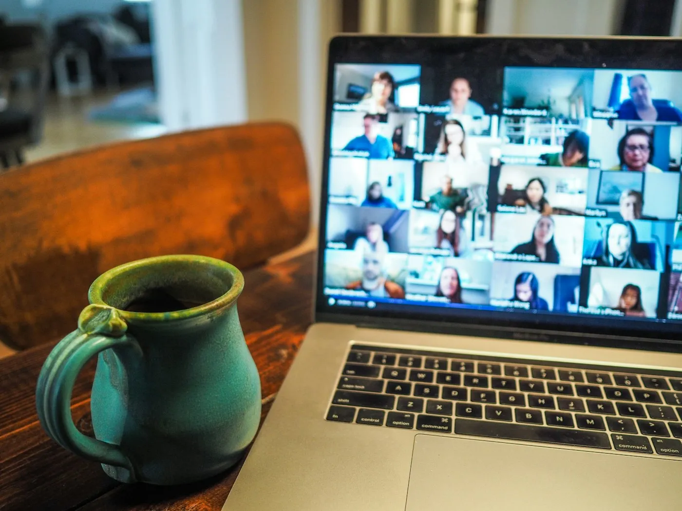 Online, Präsenz oder Hybrid: Welches Deutschkursformat passt zu dir?